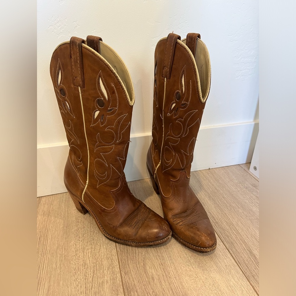 ACME vintage Embroidered heeled cowboy boot in brown and cream